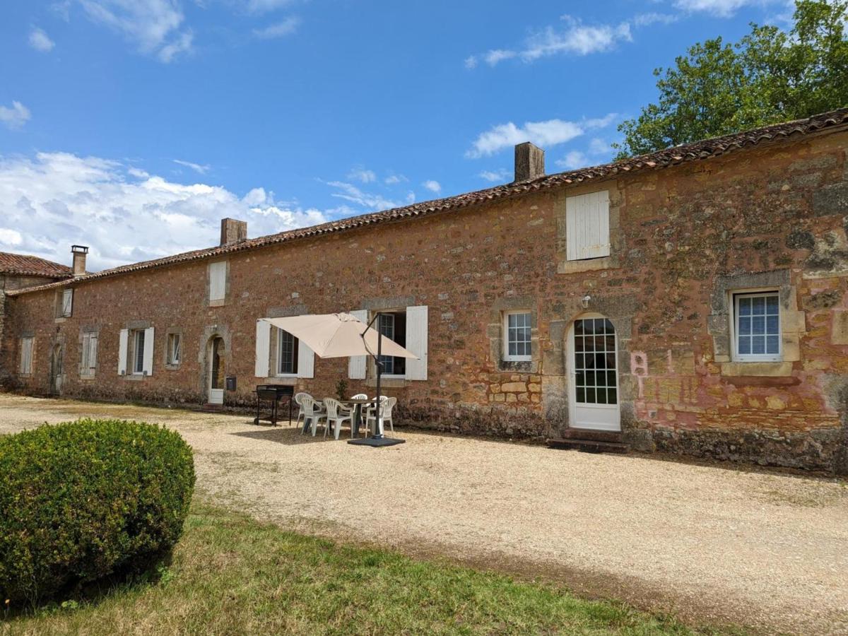 Gite Charmant Au Coeur D'Un Chateau Historique Avec Parc, Proche De Cognac, Ideal Famille Et Nature - Fr-1-653-167 Cherves-de-Cognac Εξωτερικό φωτογραφία